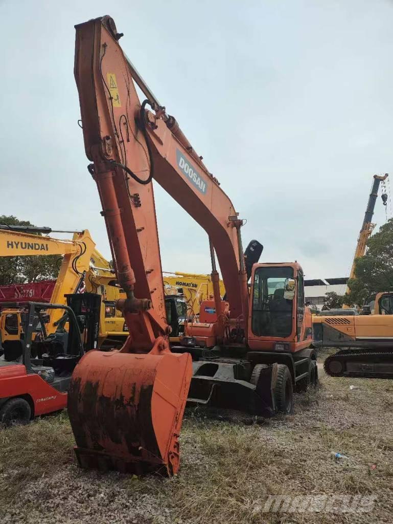 Doosan DH 210 W-7 ホイール式油圧ショベル（パワーショベル・ユンボ・バックホー）