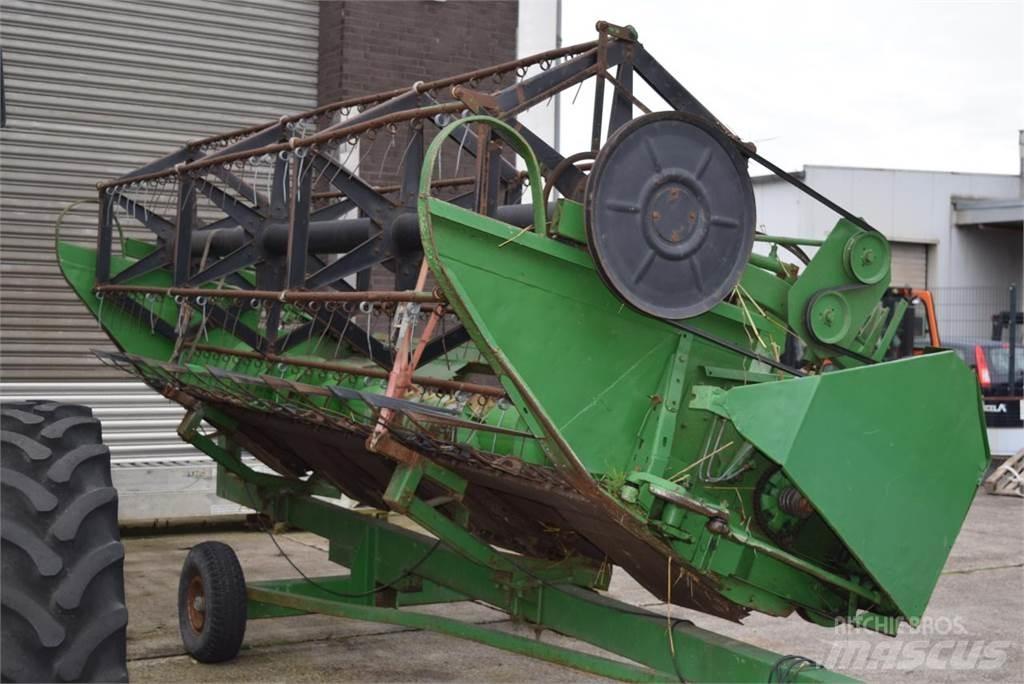 John Deere 1065 コンバイン