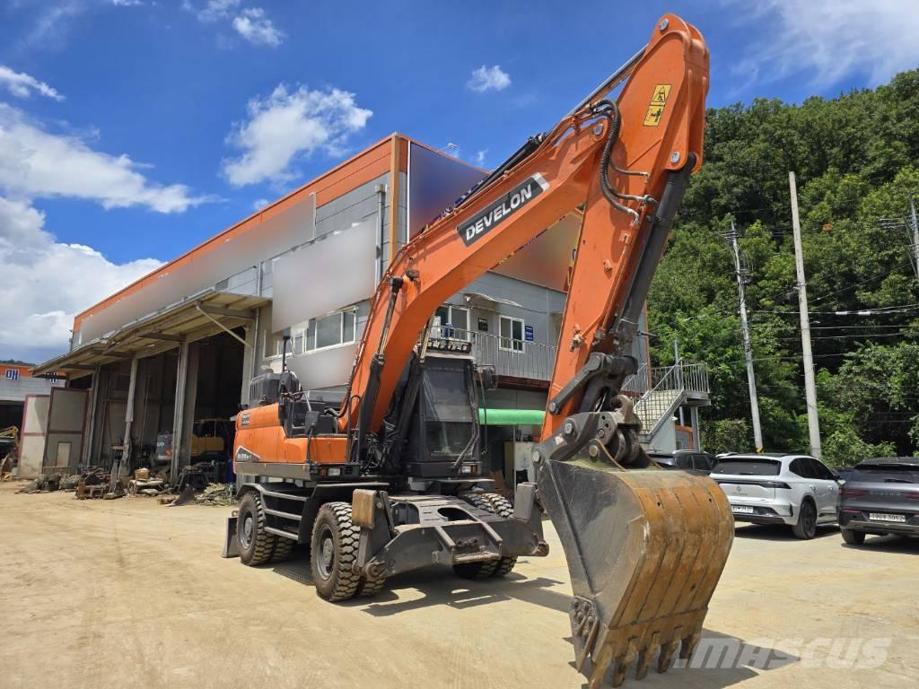 Doosan DX220W-7 ホイール式油圧ショベル（パワーショベル・ユンボ・バックホー）