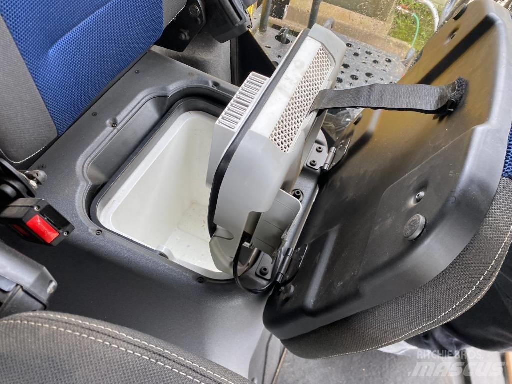 New Holland CX 8.70 コンバイン
