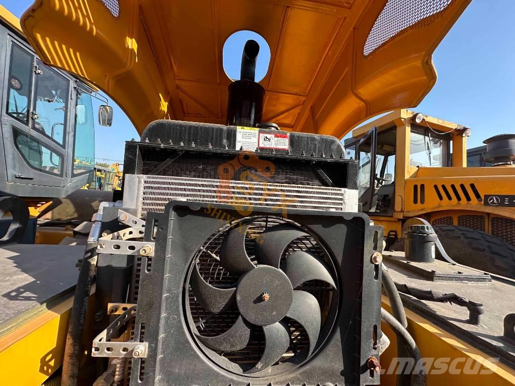 XCMG XS 233J 振動ローラ