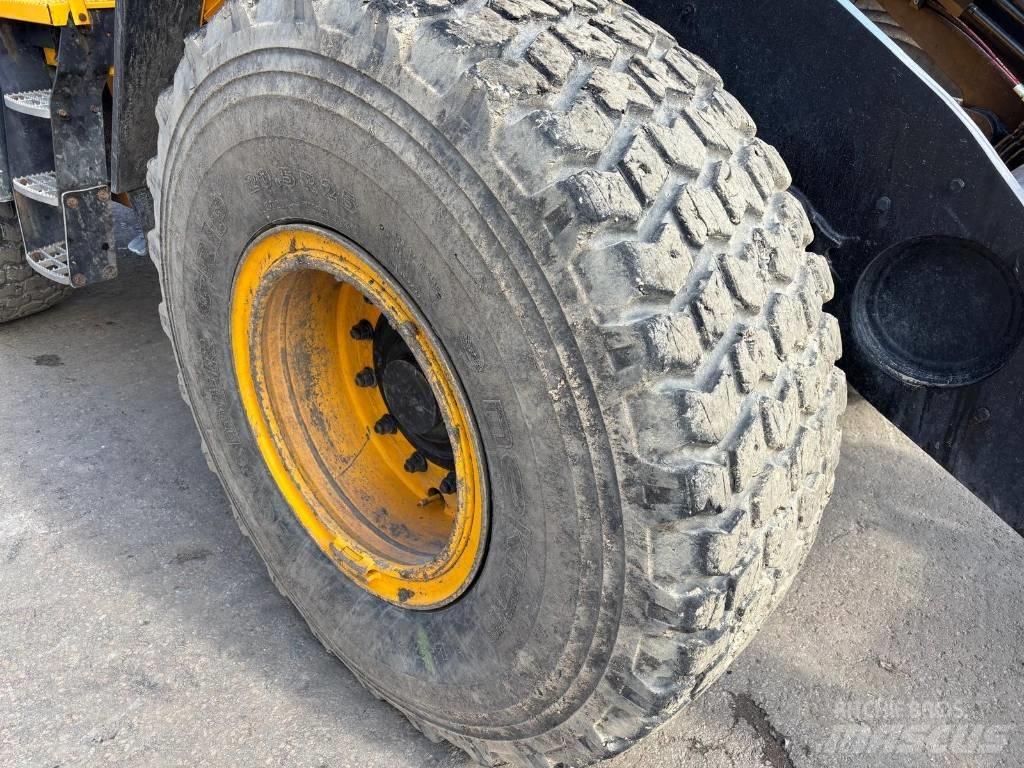 JCB 437 HT ホイールローダー・タイヤショベル