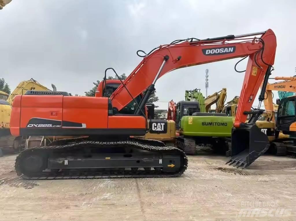 Doosan DX 225 LC-9C 大型油圧ショベル12t以上（パワーショベル・ユンボ）
