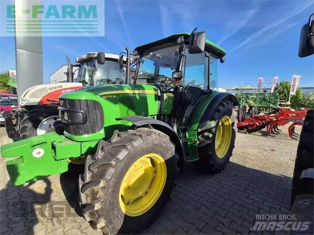 John Deere 5070 m トラクター