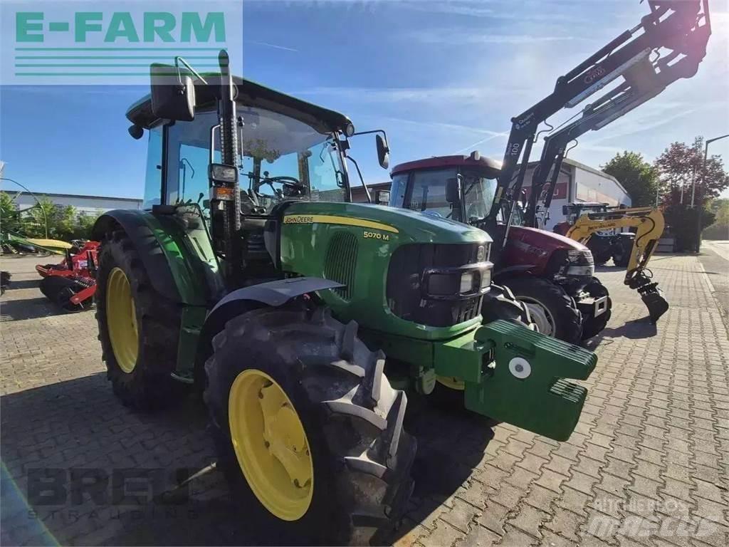 John Deere 5070 m トラクター