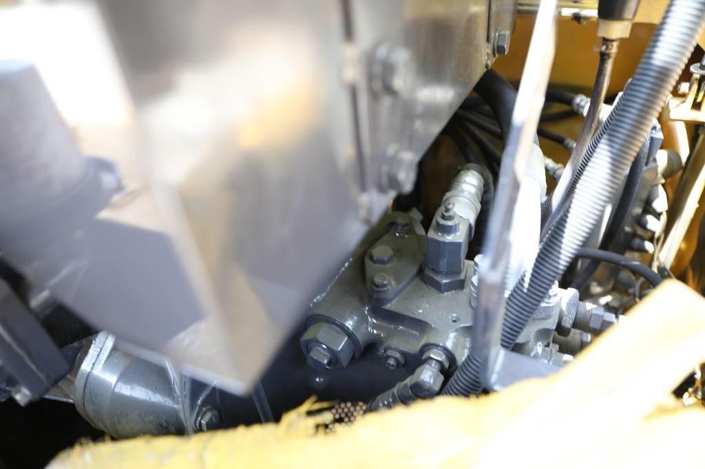 Komatsu PC 60-7 ミニ油圧ショベル 7t以下（ミニユンボ・ミニディガー）