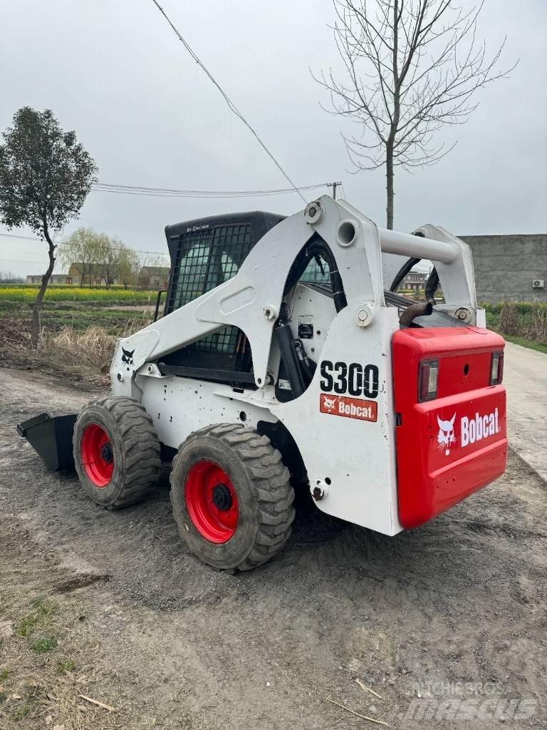 Bobcat S 300 スキッドステアローダー