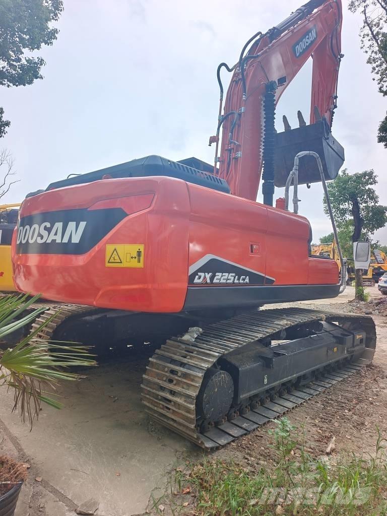 Doosan DX 225LC-9C 大型油圧ショベル12t以上（パワーショベル・ユンボ）