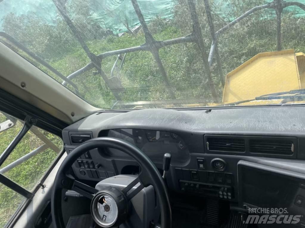 Komatsu HD 605-7 リジットフレーム式ダンプトラック