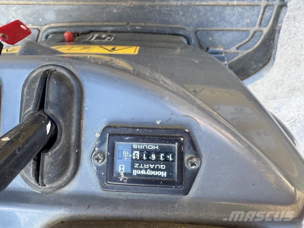 Yanmar SV08 (1C603) ミニ油圧ショベル 7t以下（ミニユンボ・ミニディガー）