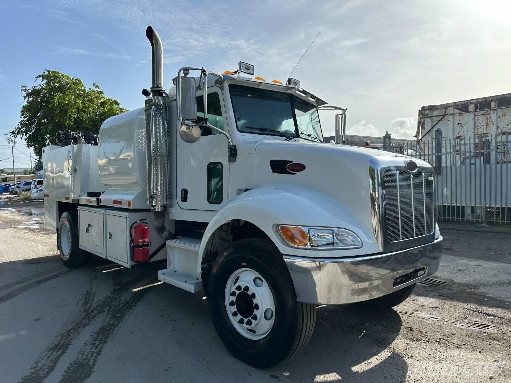 Peterbilt 335 タンカートラック