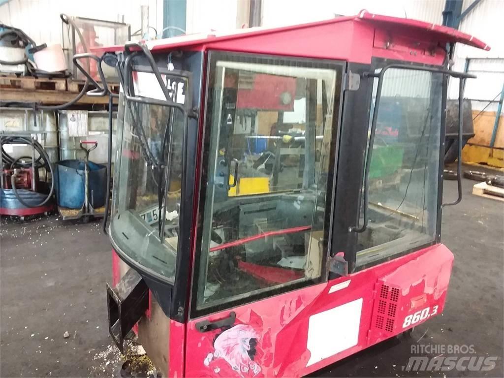 Valmet 860.3 キャビン及び内装