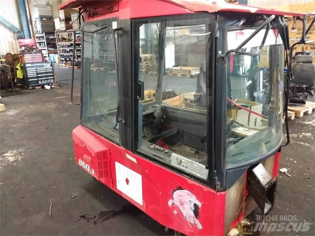 Valmet 860.3 キャビン及び内装
