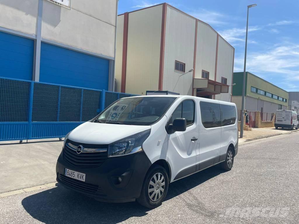 Opel VIVARO パネルバン