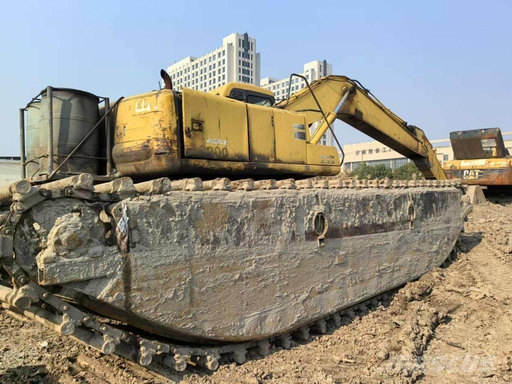 Komatsu PC 200-6 水陸両用油圧ショベル、ユンボ