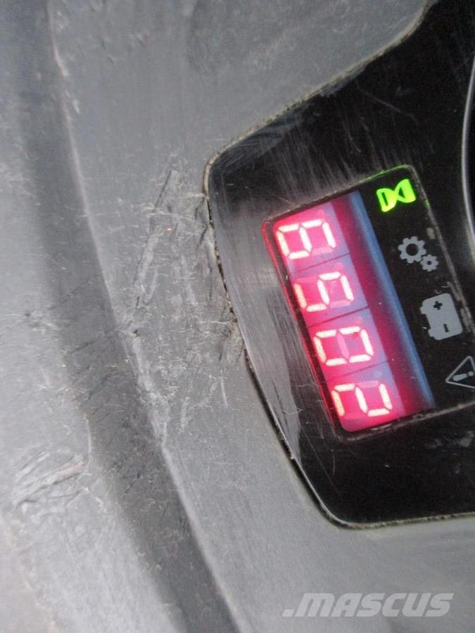 BT LPE200 ローリフトとプラットフォーム