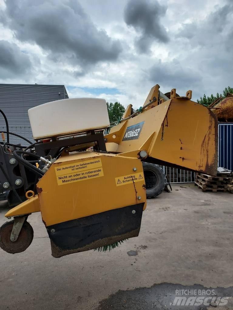 CAT 906/7/8 路面清掃機