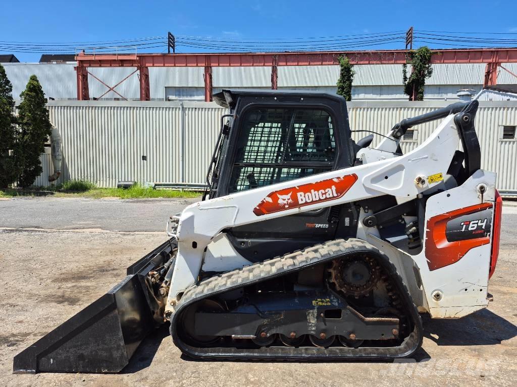 Bobcat T 64 スキッドステアローダー
