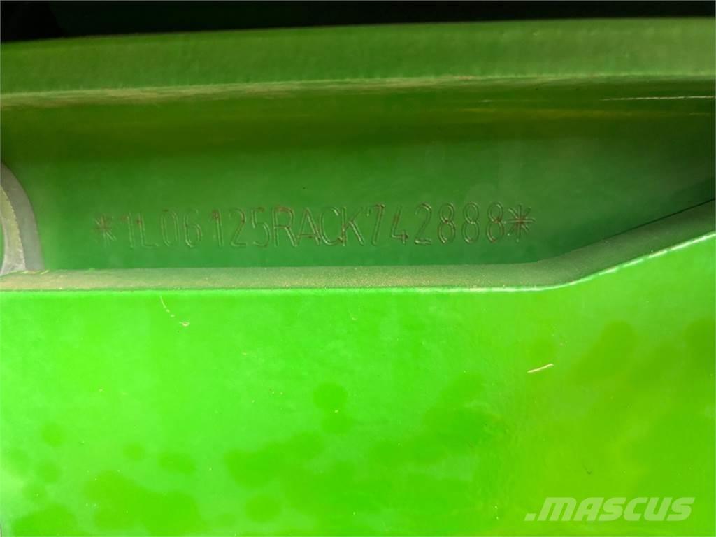 John Deere 6125R トラクター