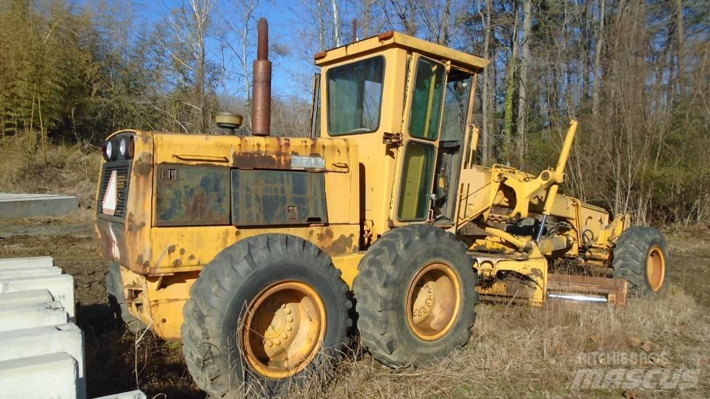 John Deere 672 A モーターグレーダー