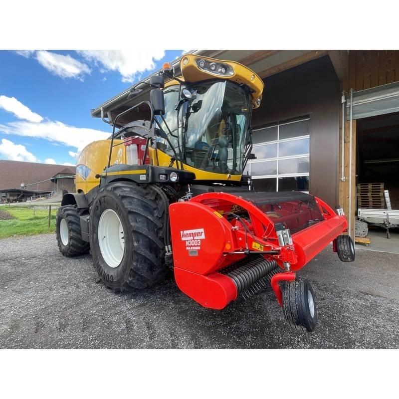 New Holland FR 700 自走式フォレージハーベスター