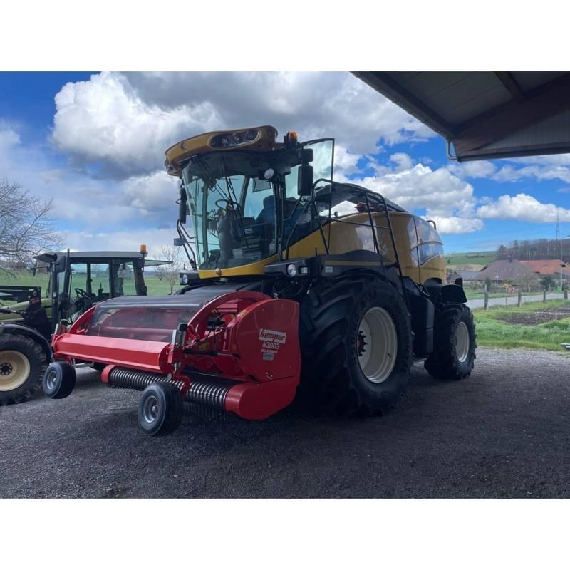 New Holland FR 700 自走式フォレージハーベスター