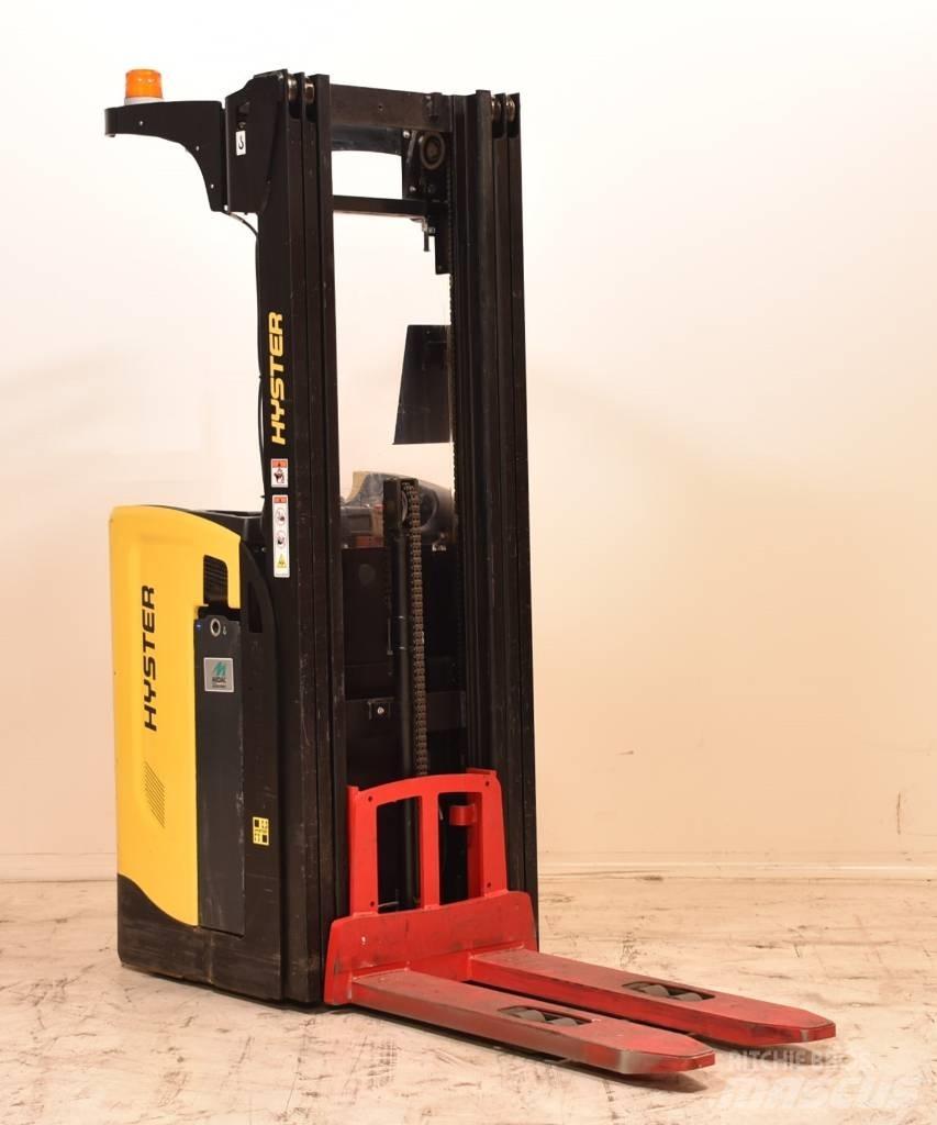 Hyster RS1.6-24 自走式スタッカー