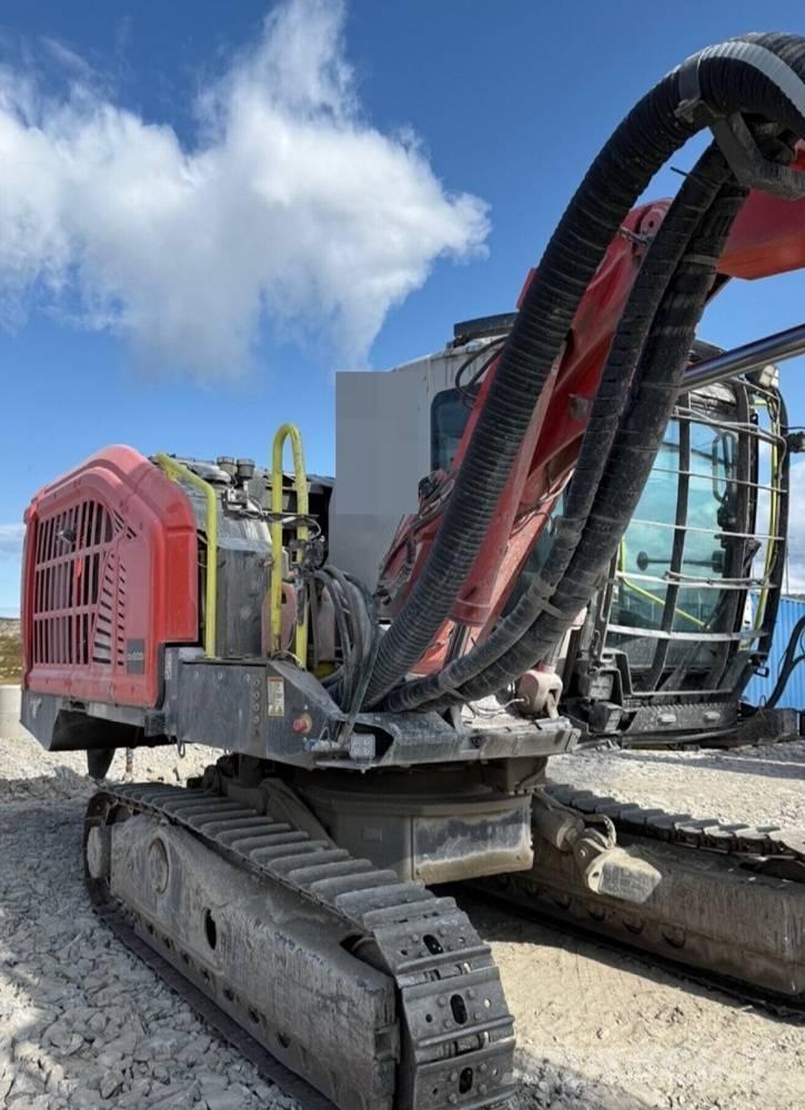 Sandvik DX800i サーフェイスドリルリグ