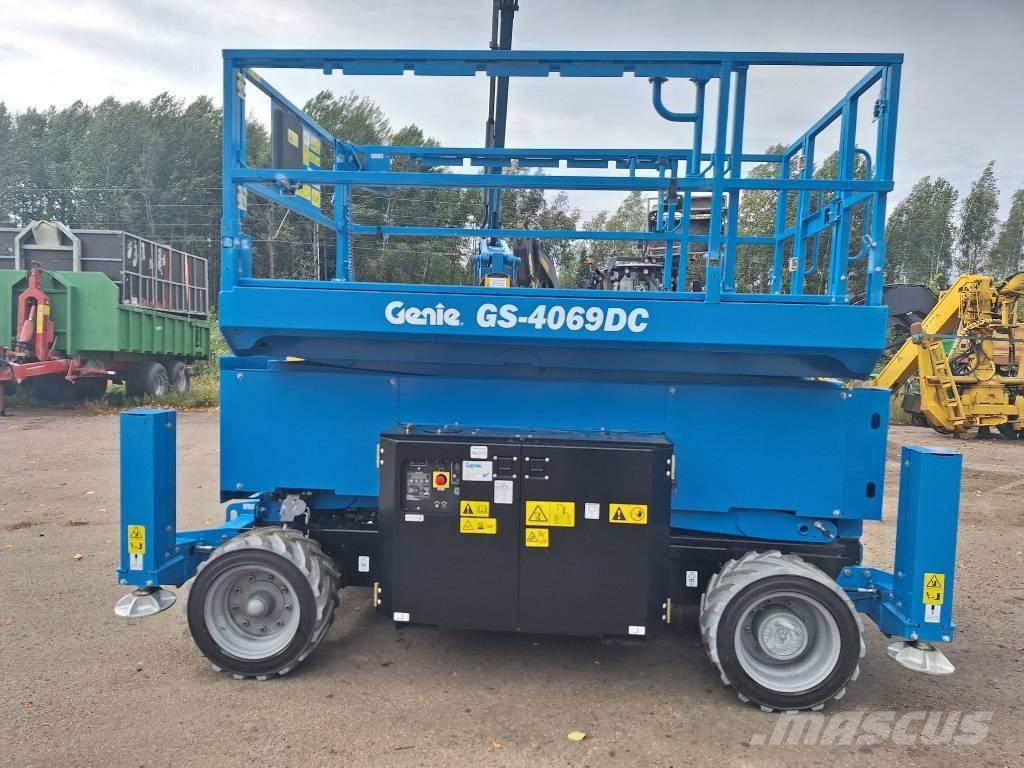Genie GS-4069 DC シザースリフト