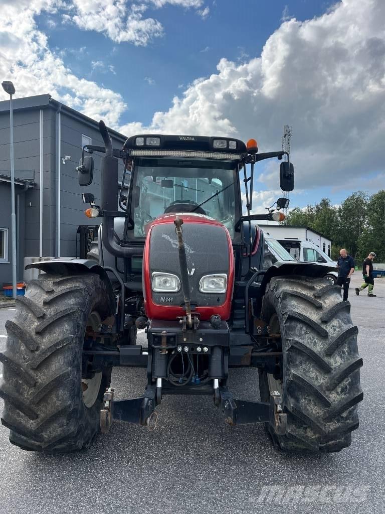Valtra N 141 トラクター