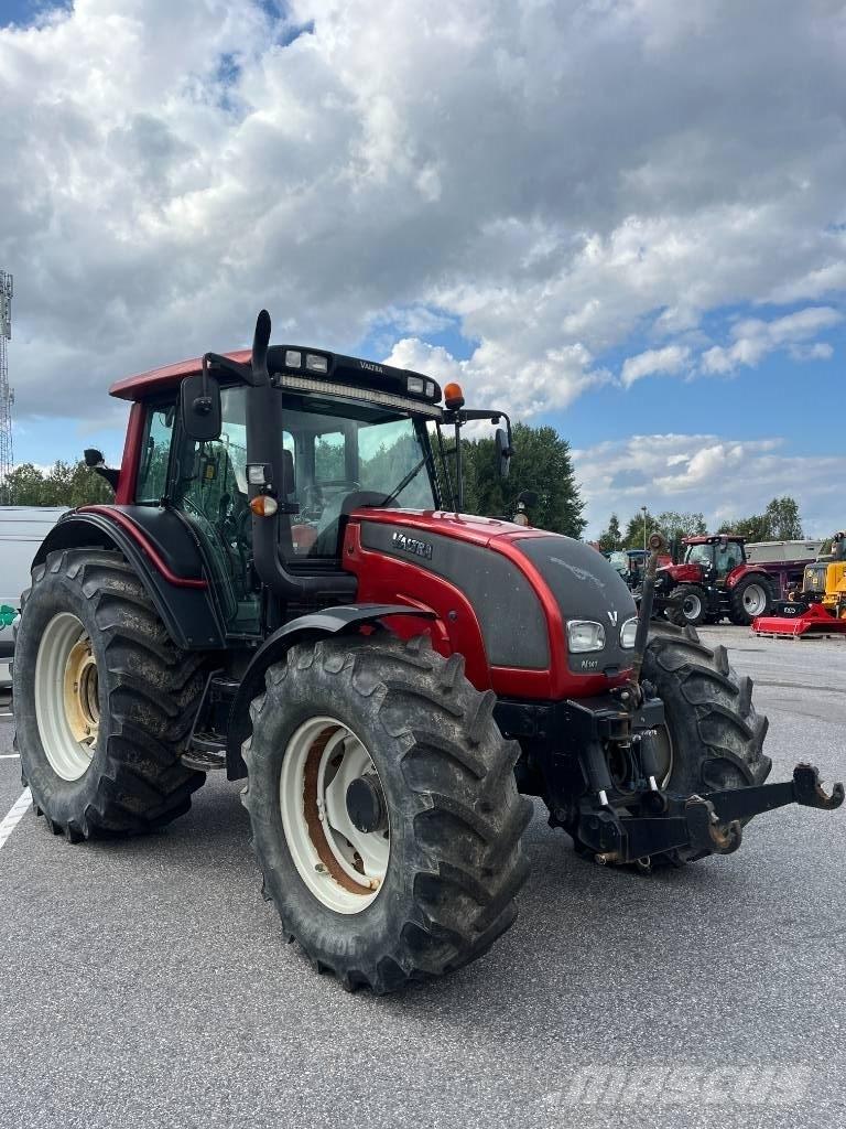 Valtra N 141 トラクター