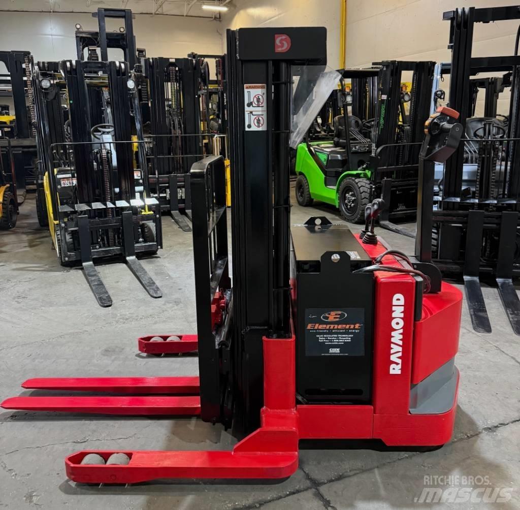 Raymond DSX040 自走式スタッカー