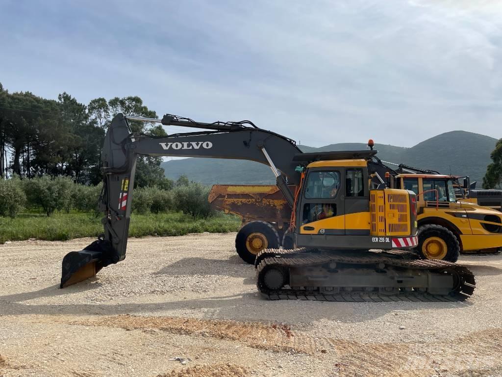 Volvo ECR 235 DL 大型油圧ショベル12t以上（パワーショベル・ユンボ）