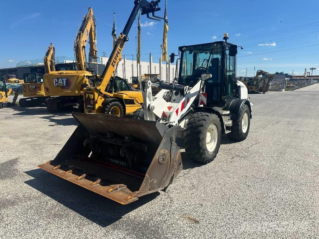 CAT 908 M ホイールローダー・タイヤショベル