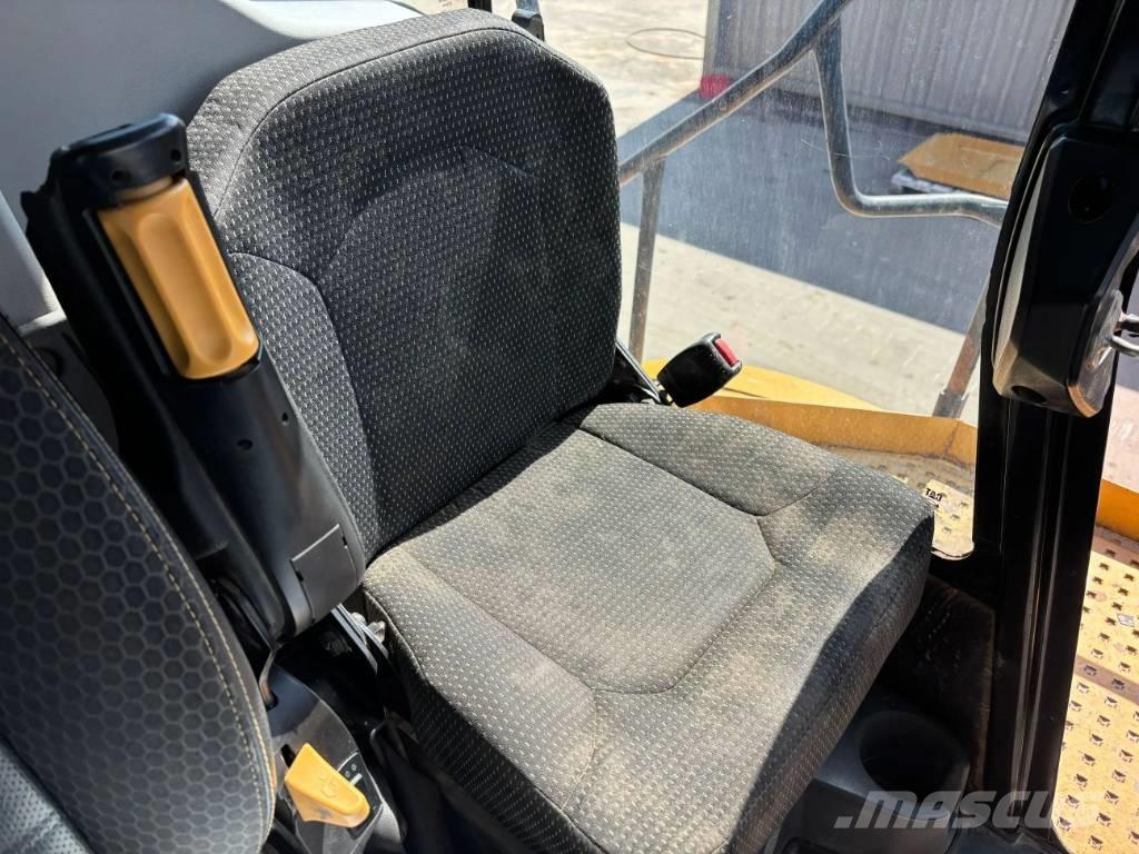 CAT 745 04A アーティキュレート式ダンプトラック