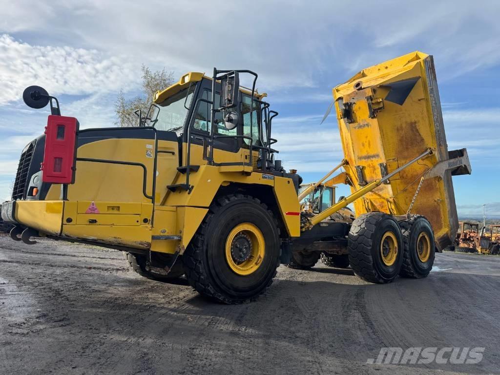 Komatsu HM 300-3 アーティキュレート式ダンプトラック