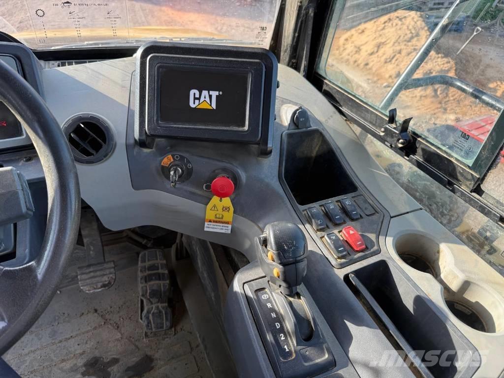 CAT 730 アーティキュレート式ダンプトラック
