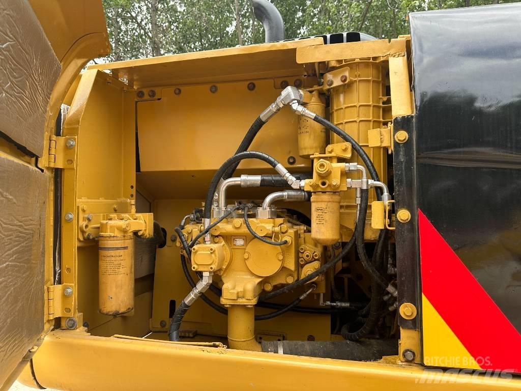 CAT 320D 大型油圧ショベル12t以上（パワーショベル・ユンボ）