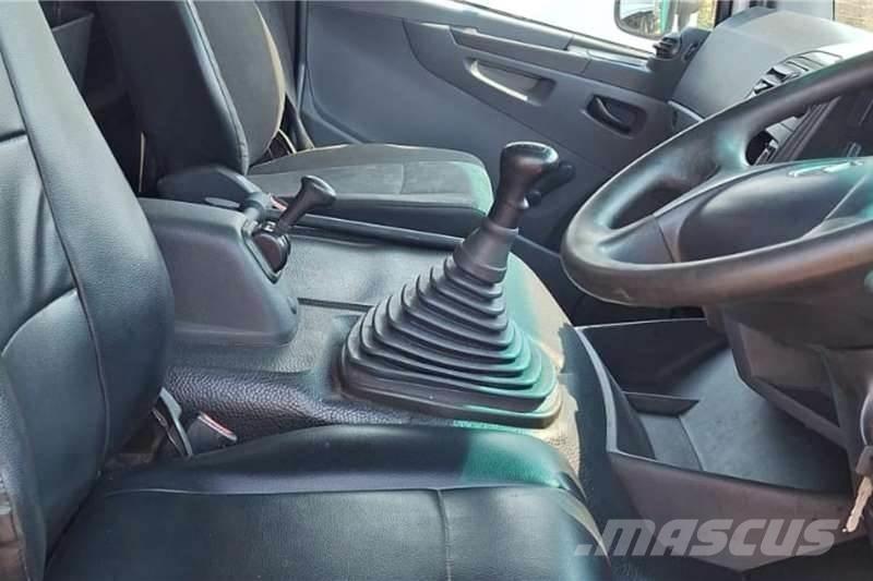Mercedes-Benz 1528 その他トラック