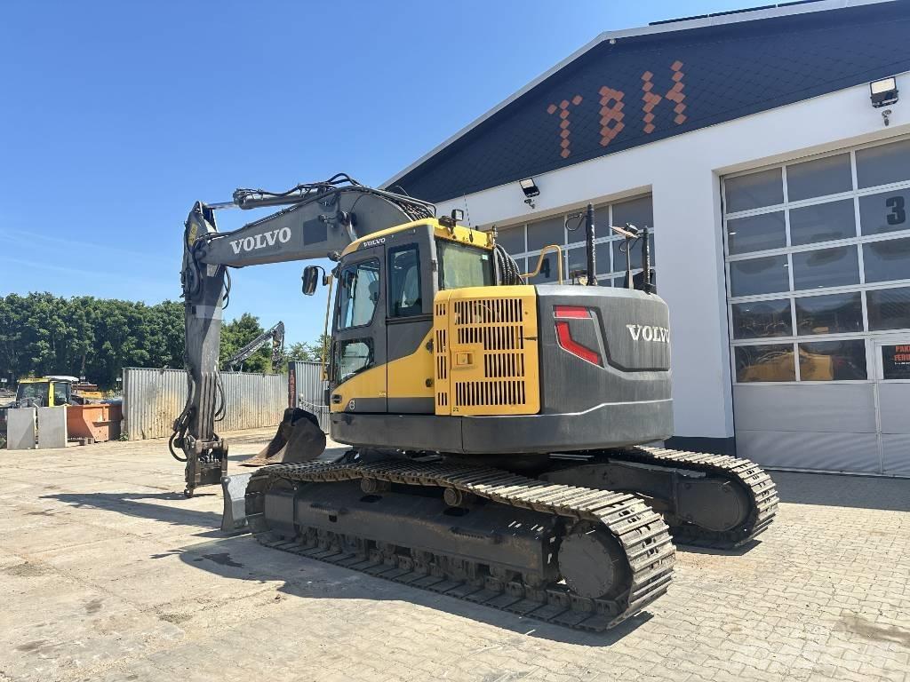 Volvo ECR 235 D 大型油圧ショベル12t以上（パワーショベル・ユンボ）