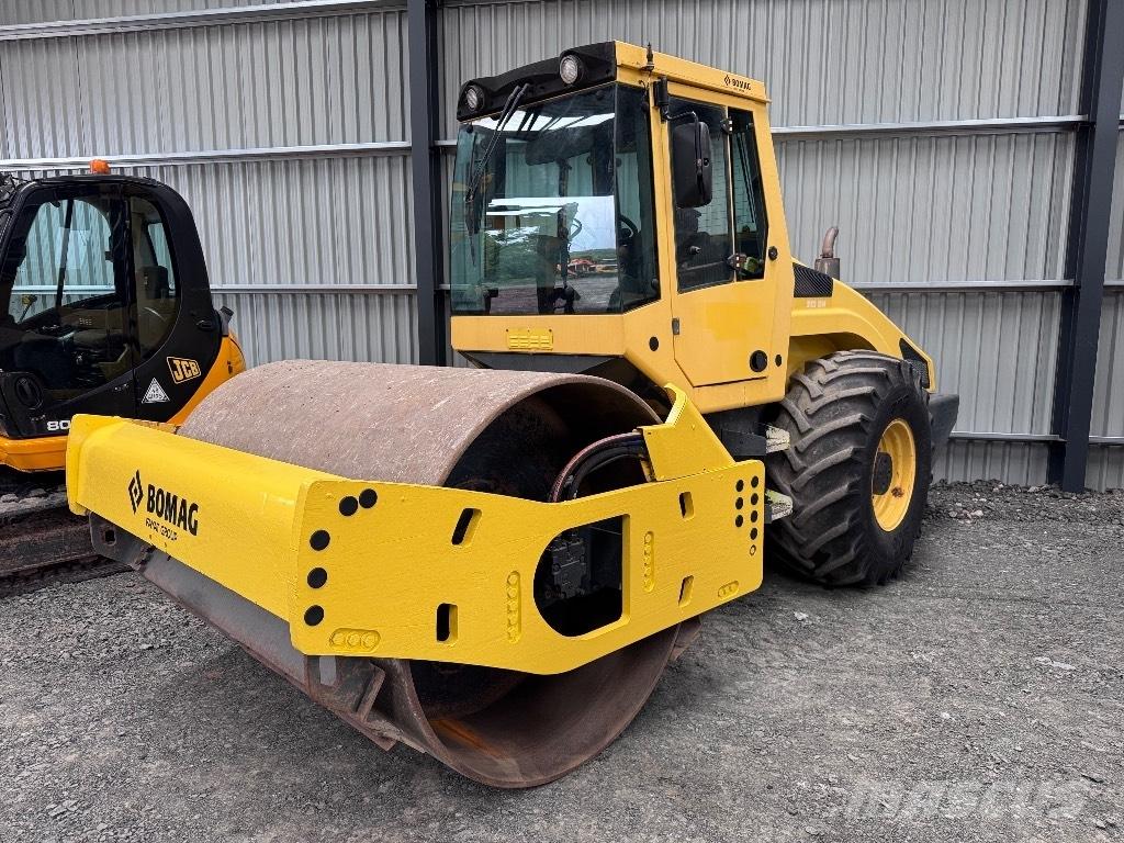 Bomag BW 213 D H-4 振動ローラ