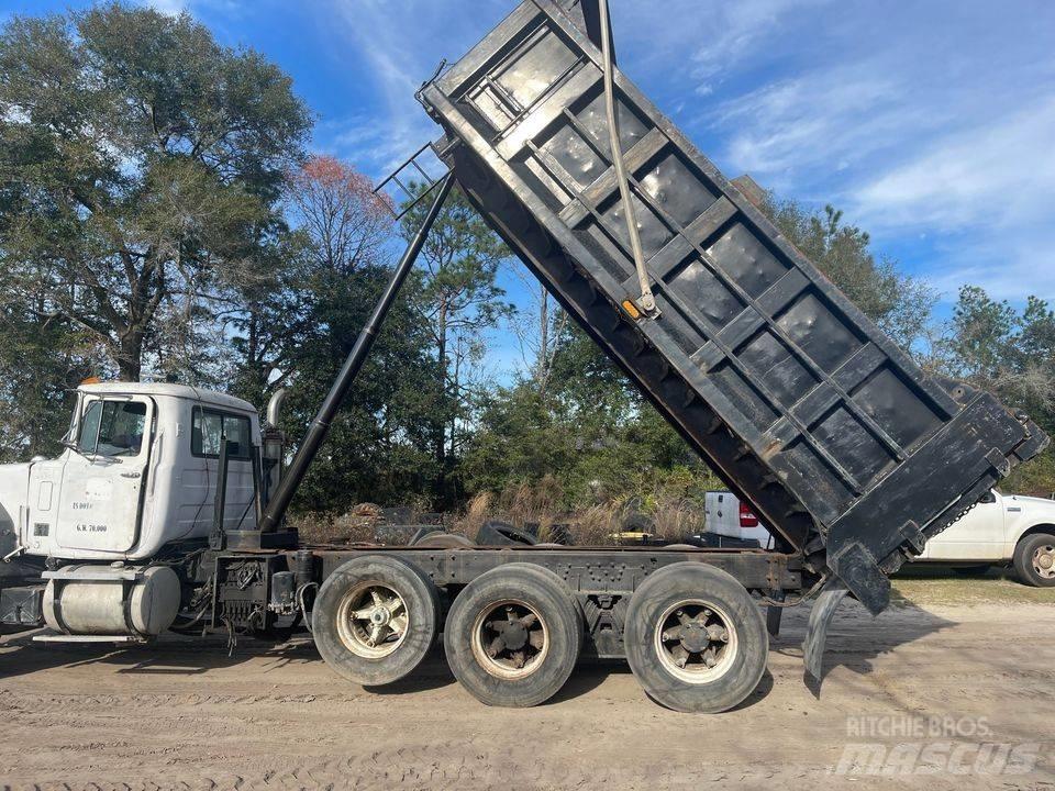 Mack dump ダンプ