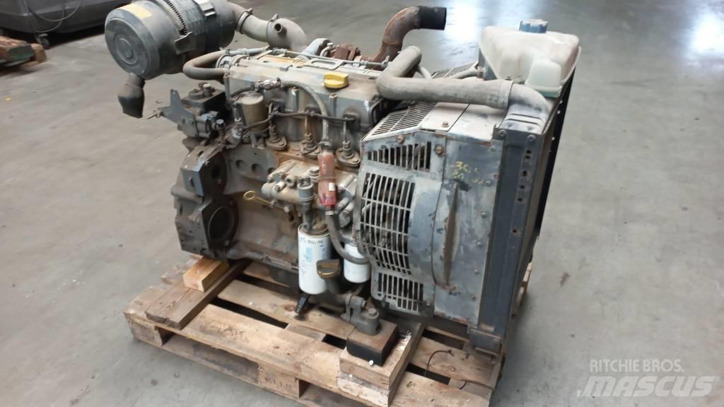 Deutz BF4M1012E エンジン