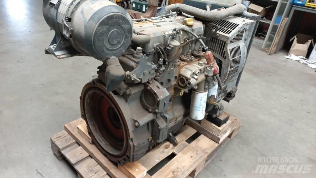 Deutz BF4M1012E エンジン