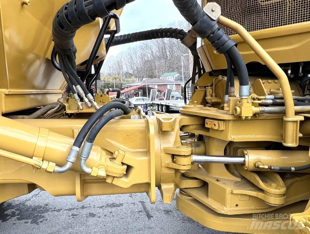 CAT 740 アーティキュレート式ダンプトラック