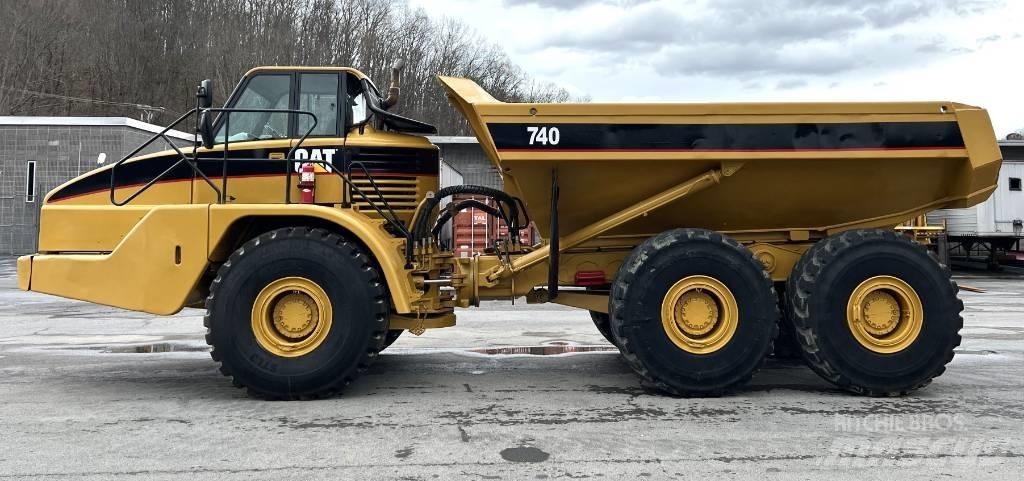 CAT 740 アーティキュレート式ダンプトラック