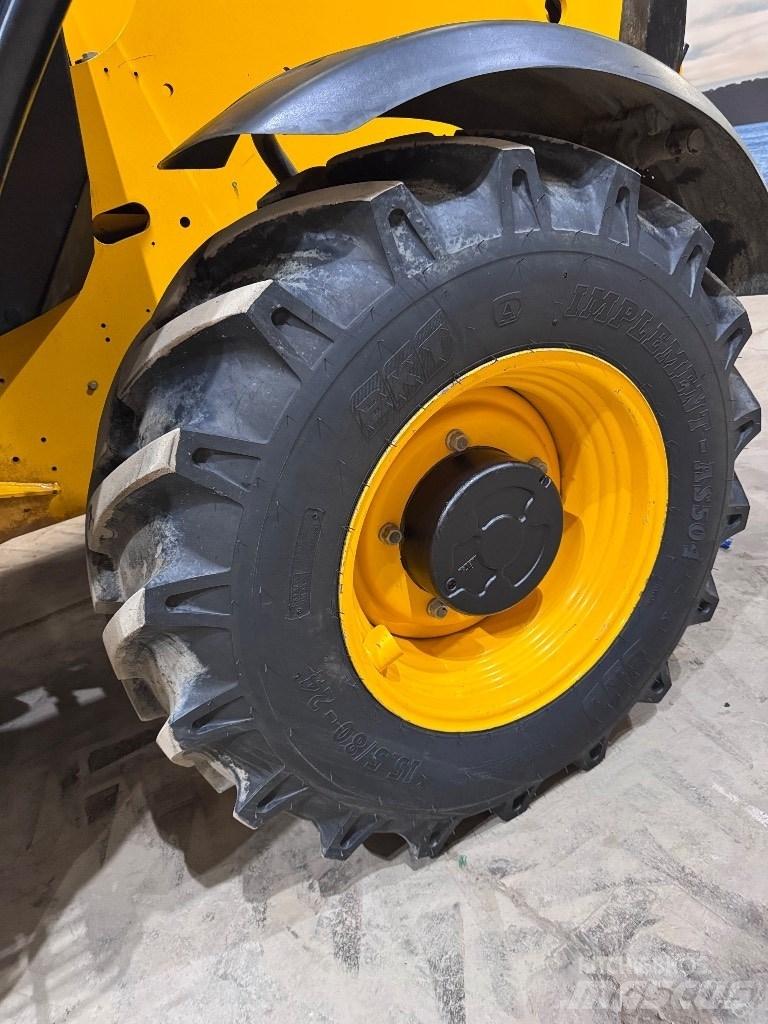 JCB 540-140 テレスコーピックハンドラー