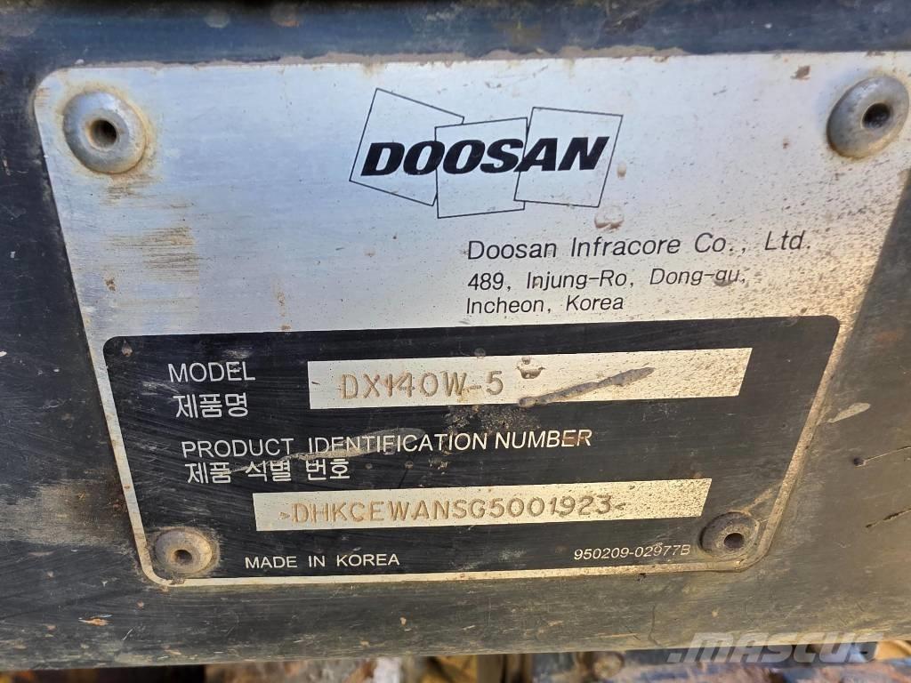 Doosan DX140W-5 ホイール式油圧ショベル（パワーショベル・ユンボ・バックホー）