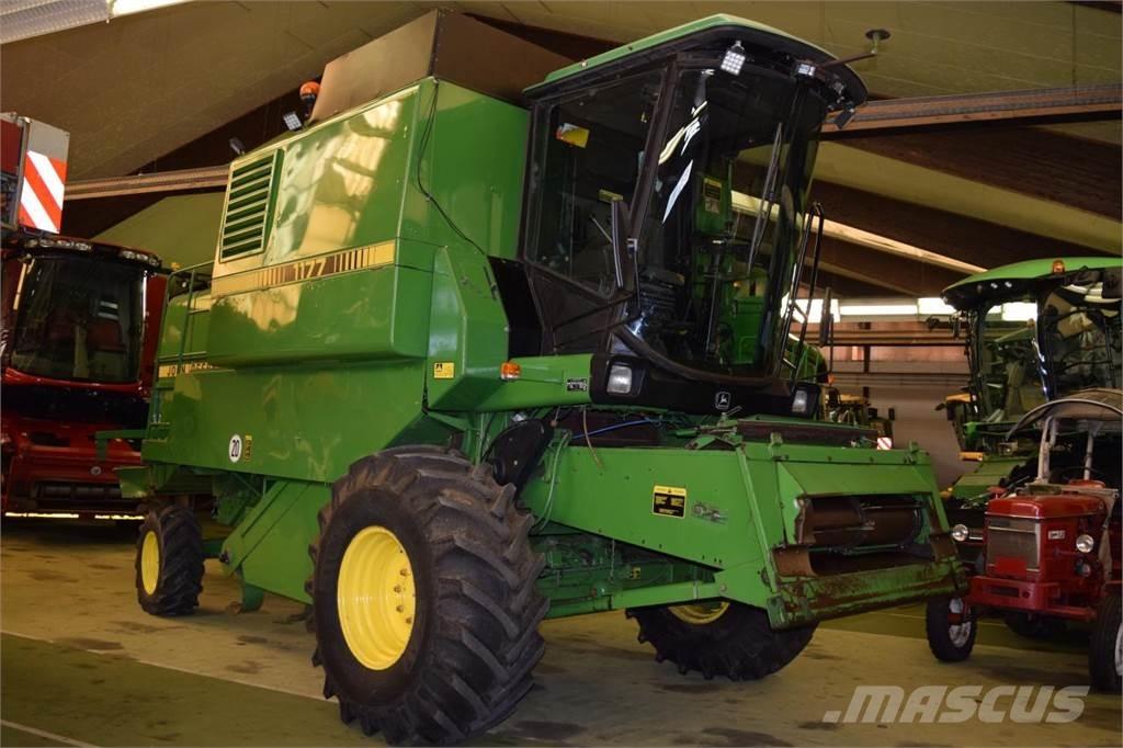 John Deere 1177 コンバイン