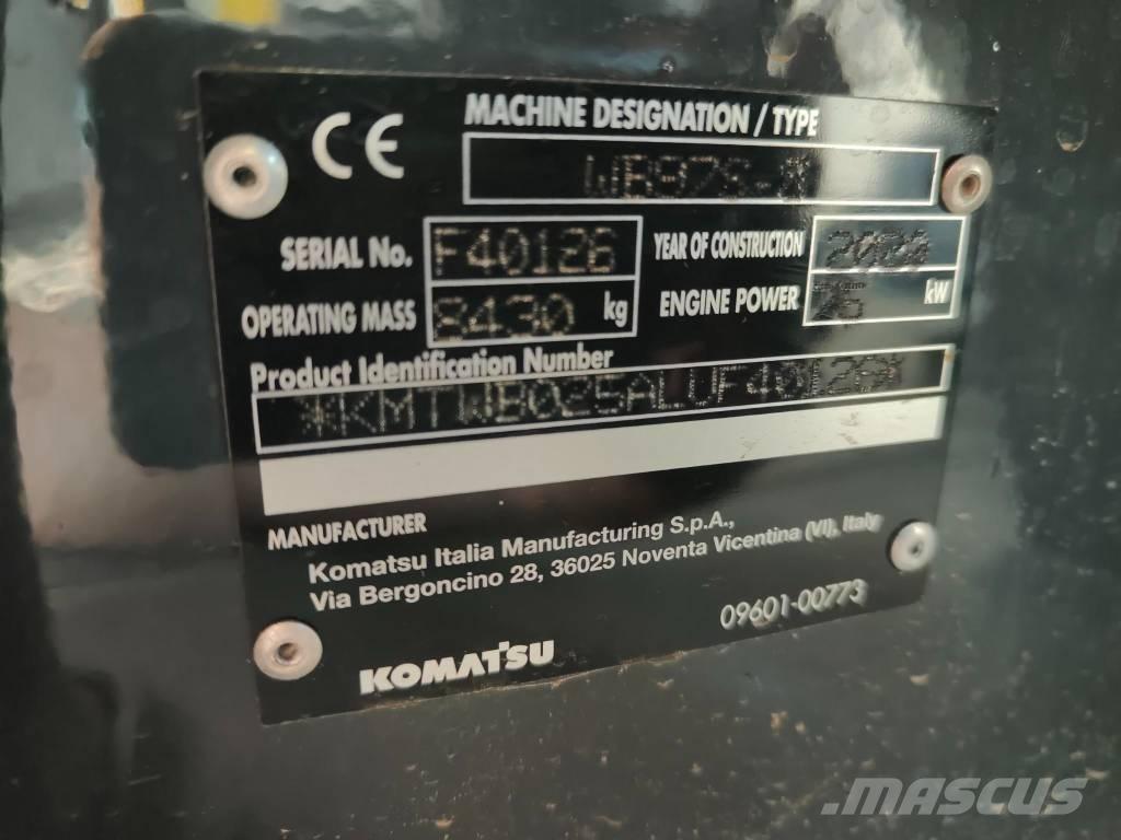 Komatsu WB 97 S-8 バックホーローダー